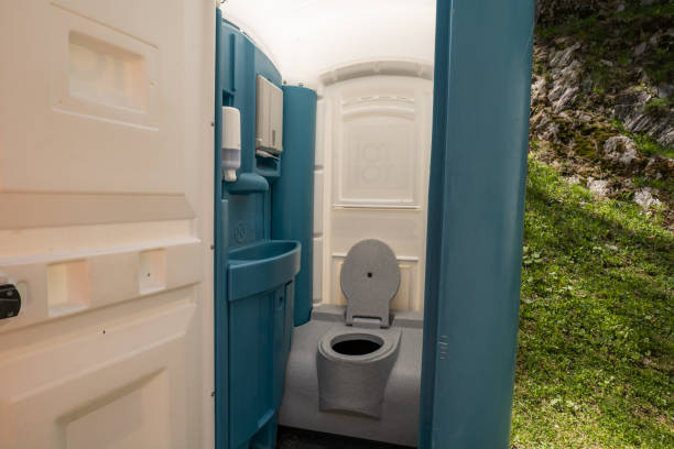 Best Portable bathroom rental  in Hartville, OH
